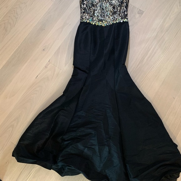 Dress - Picture 9 of 13